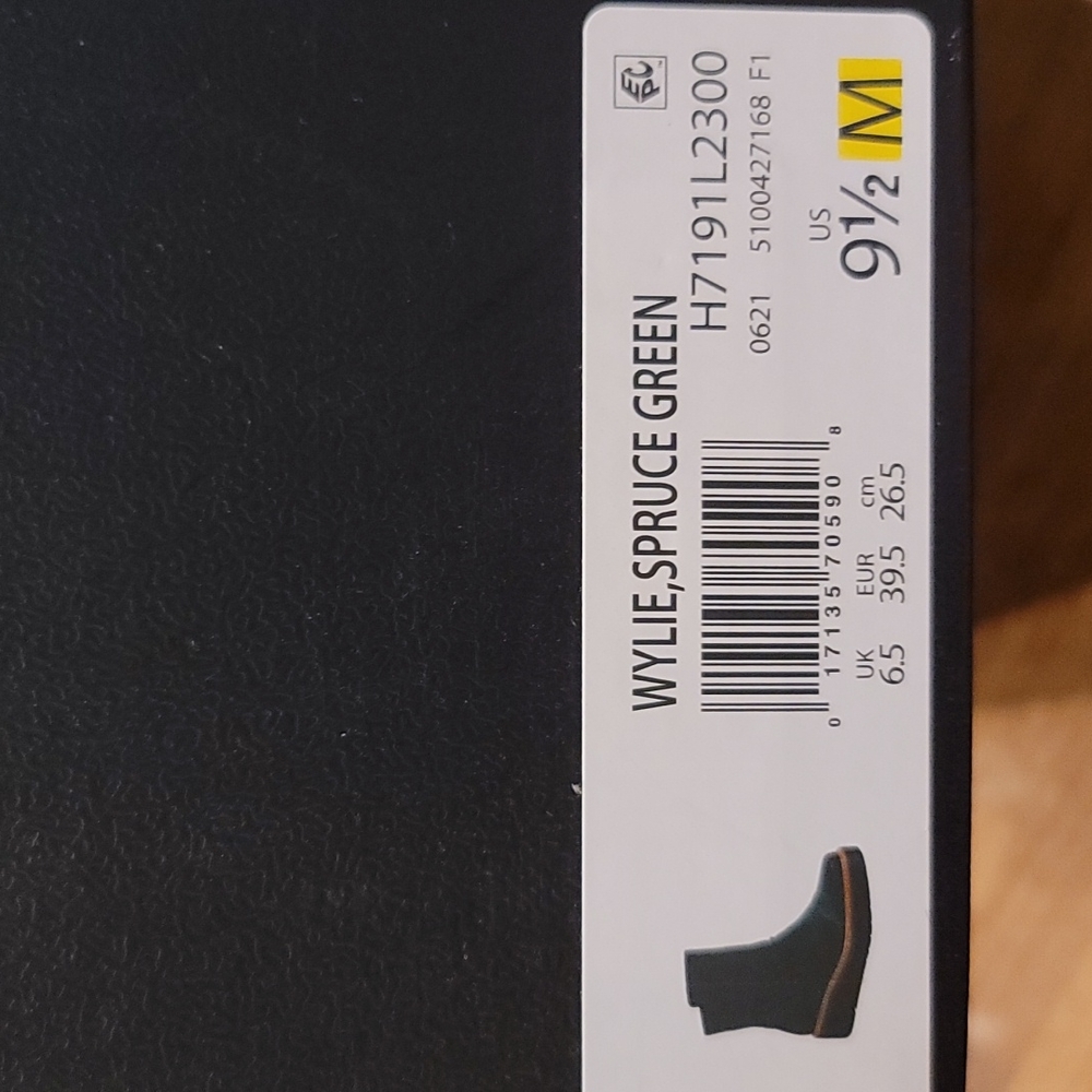 Naturalizer suede boots. Wylie, size 9.5 in Spruce Green